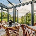 2 Bed In Richmond Oc-83085 Holiday home