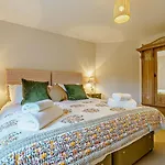 2 Bed In Richmond Oc-83085
