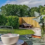 2 Bed In Richmond Oc-83085 Holiday home *